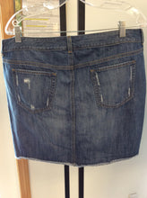 Load image into Gallery viewer, Size 16 tommy bahama Skirt