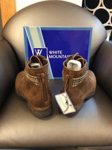 Load image into Gallery viewer, 10 white mountain Boots