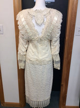 Load image into Gallery viewer, Size 7/8 cachet Wedding Gown