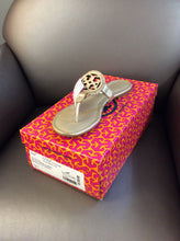 Load image into Gallery viewer, Tory Burch 8 Sandals