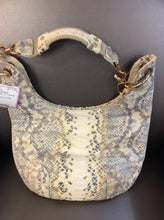 Load image into Gallery viewer, stuart weitzman handbag
