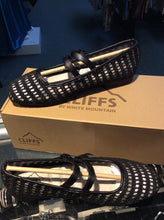 Load image into Gallery viewer, cliffs Size 7 Black Shoes