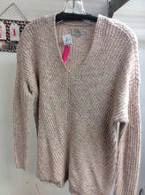 Load image into Gallery viewer, Size M loft Sweater