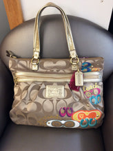 Load image into Gallery viewer, Coach handbag