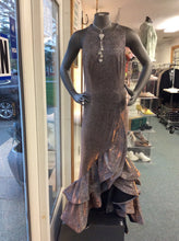 Load image into Gallery viewer, Size 6 BETSY &amp; ADAM Gown/Evening Wear