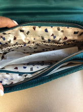 Load image into Gallery viewer, Lug crossbody