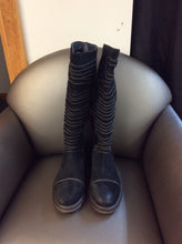 Load image into Gallery viewer, 8.5 Vintage Foundry Co. Boots