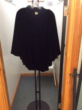 Load image into Gallery viewer, Lane Bryant Cape
