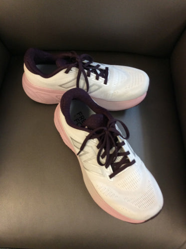 8 New Balance Sneakers