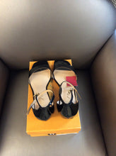Load image into Gallery viewer, unisa Size 11 Black Shoes