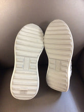 Load image into Gallery viewer, DKNY 9 Sneakers
