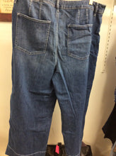 Load image into Gallery viewer, Size 2.5 Chico&#39;s Jeans