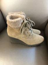 Load image into Gallery viewer, white mountain 7.5 Ankle Boots