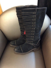 Load image into Gallery viewer, 8.5 Vintage Foundry Co. Boots