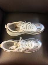 Load image into Gallery viewer, DKNY 9 Sneakers