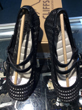 Load image into Gallery viewer, cliffs Size 7 Black Shoes