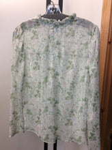 Load image into Gallery viewer, Maison d&#39;Amelie Paris Size m Lime Green Blouse