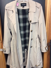 Load image into Gallery viewer, Size PL London Fog Raincoat