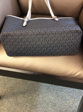 Load image into Gallery viewer, Michael Kors tote