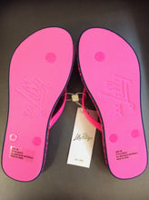 Load image into Gallery viewer, Lilly Pullitzer 7/8 flip flops