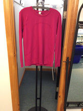 Load image into Gallery viewer, lululemon Size 8 athletic top
