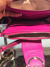 Load image into Gallery viewer, Michael Kors crossbody