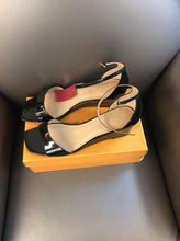 Load image into Gallery viewer, unisa Size 11 Black Shoes