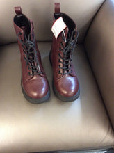 Load image into Gallery viewer, 6.5 So Boots