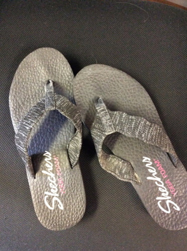 7 skechers flip flops