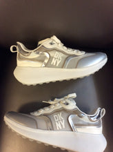 Load image into Gallery viewer, DKNY 9 Sneakers