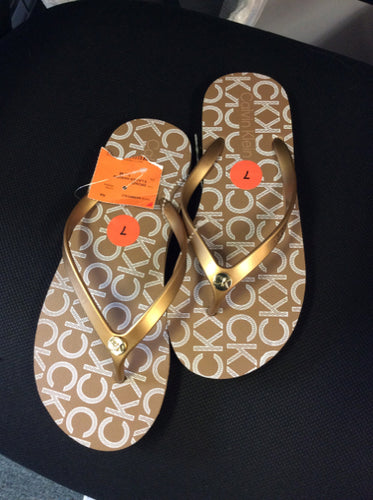 7 calvin klein flip flops