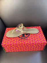 Load image into Gallery viewer, Tory Burch 8 Sandals