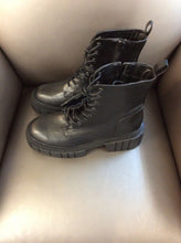Load image into Gallery viewer, Madden Girl 8.5 Boots