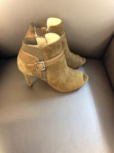 Load image into Gallery viewer, Marc Fisher 6 Ankle Boots