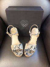 Load image into Gallery viewer, 11 vince camuto wedge