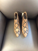 Load image into Gallery viewer, 6.5 Ankle Boots