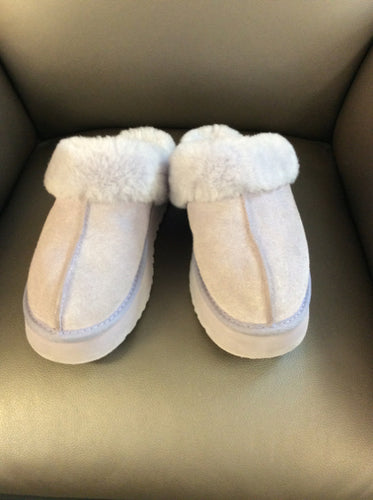 9 Uggs Clogs