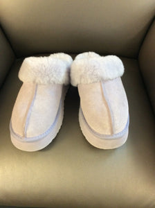 9 Uggs Clogs