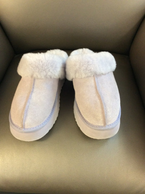 9 Uggs Clogs