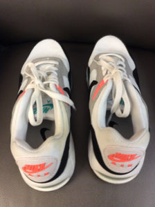 7.5 Nike Sneakers