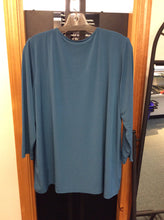 Load image into Gallery viewer, Susan Graver Size xl Teal jersey