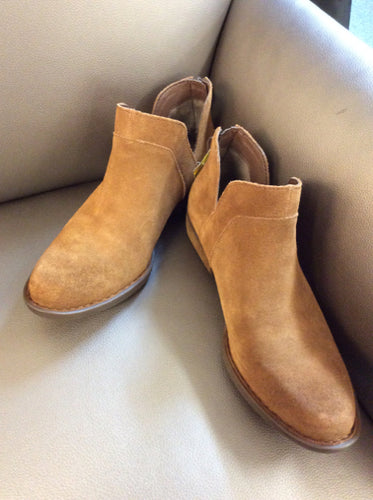 7.5 Born Ankle Boots