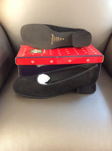 Load image into Gallery viewer, 81/2 Nina heels