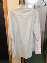 Load image into Gallery viewer, Vineyard Vines Size xl blue/white Men's button up shirt