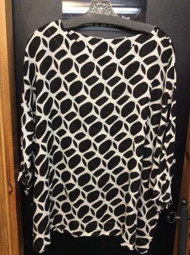 bryn walker Size m blk&wht Blouse