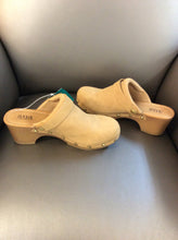 Load image into Gallery viewer, Ana 7 Clogs
