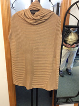 Load image into Gallery viewer, White House/Black Market Size M Sweater