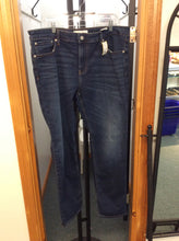 Load image into Gallery viewer, calvin klein Size 38/32 denim mens jeans