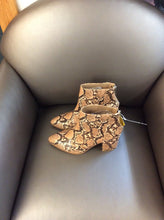 Load image into Gallery viewer, 6.5 Ankle Boots