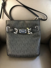Load image into Gallery viewer, Michael Kors crossbody